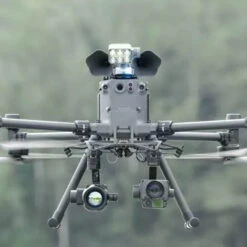 Module Projecteur, Haut-parleur Et Broadcast LP35 CZI Pour DJI Matrice 300/350 RTK -Boutique D'Experts En Drones module projecteur haut parleur et broadcast lp35 czi pour dji matrice 300350 rtk 4